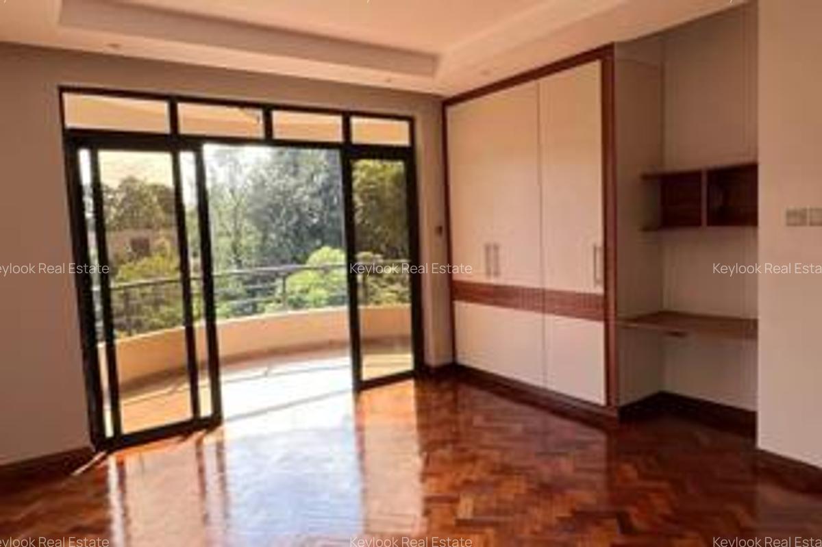 3 Bed Apartment with En Suite at Riverside Garden - 5