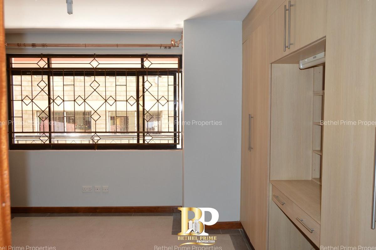 4 Bed Apartment with En Suite in Parklands - 16