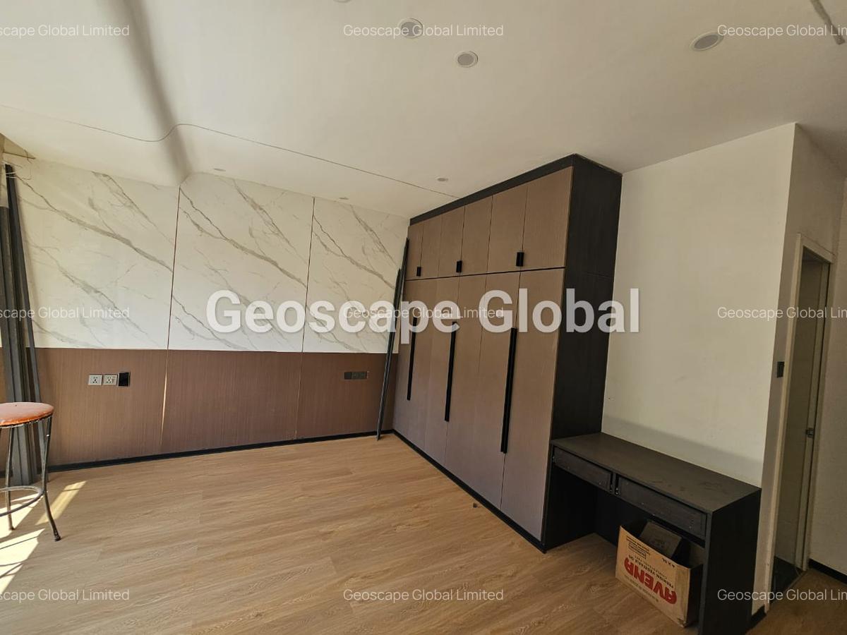 5 Bed Townhouse with En Suite in Lavington - 8