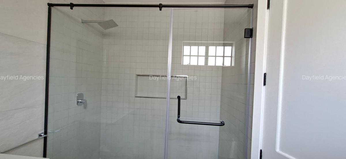 4 Bed House with En Suite in Brookside - 18