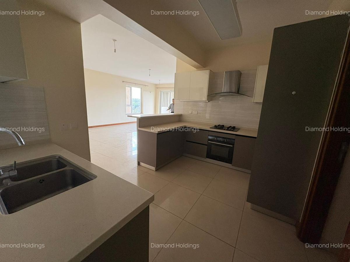 4 Bed Apartment with En Suite in Parklands - 7