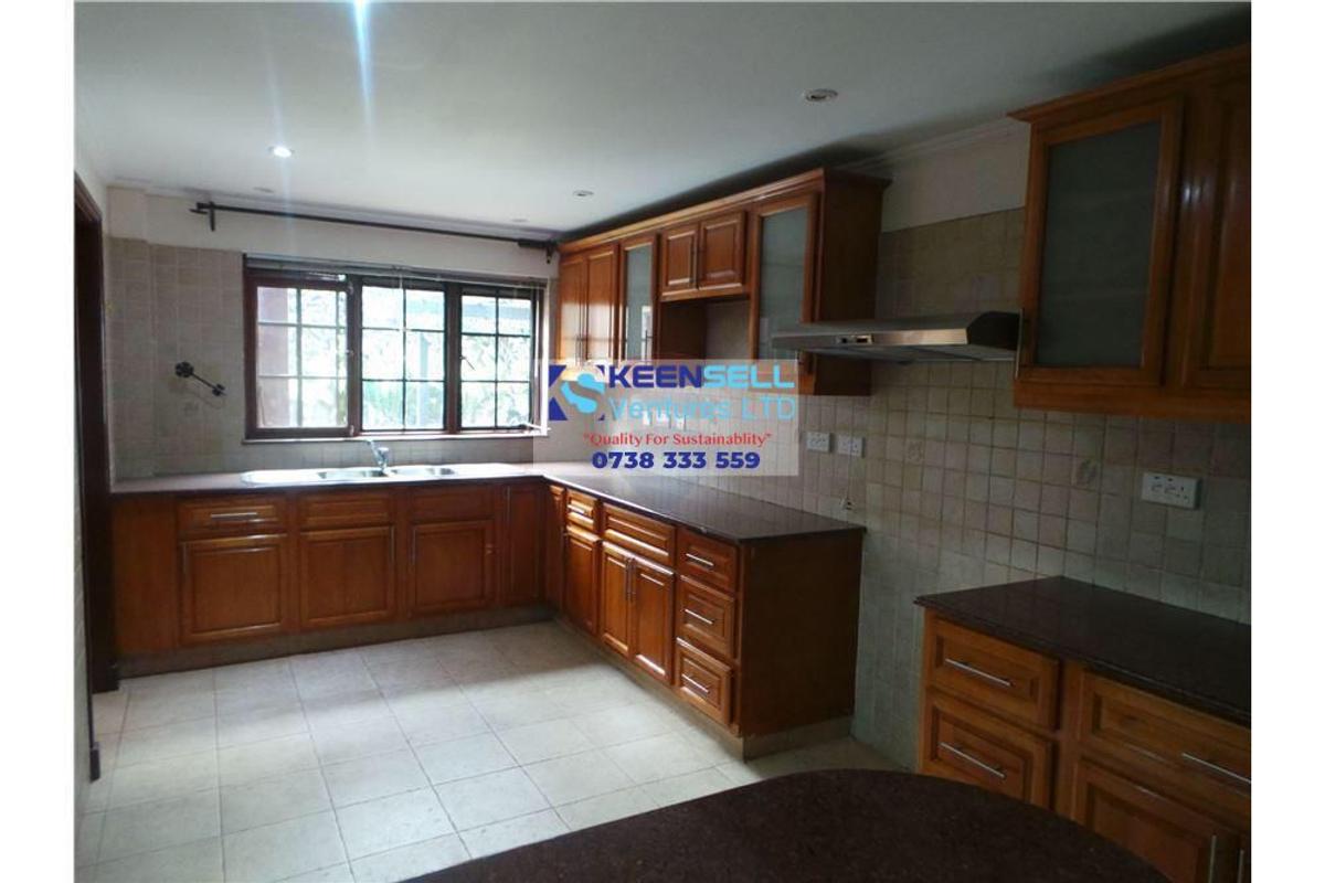 5 Bed Townhouse with En Suite in General Mathenge - 8