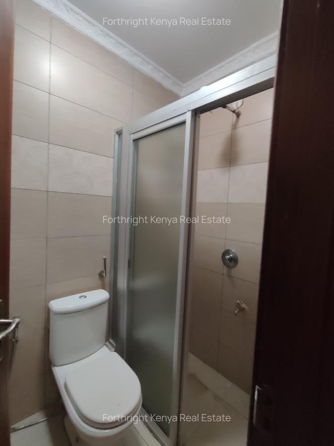 5 Bed House with En Suite at Hardy - 7