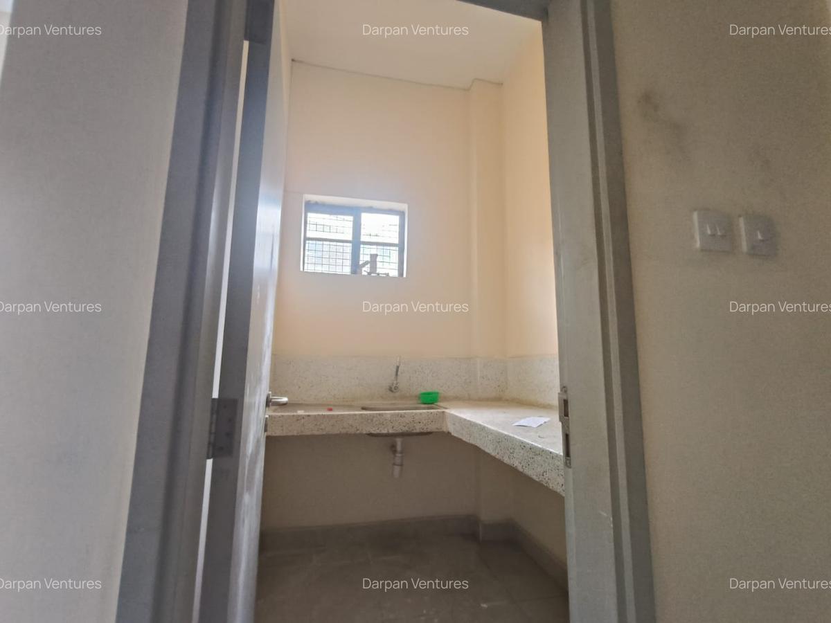 5,940 ft² Warehouse with Service Charge Included in Ruaraka - 5