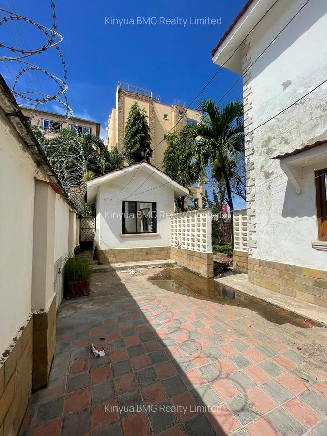 4 Bed Villa with En Suite in Nyali Area - 2