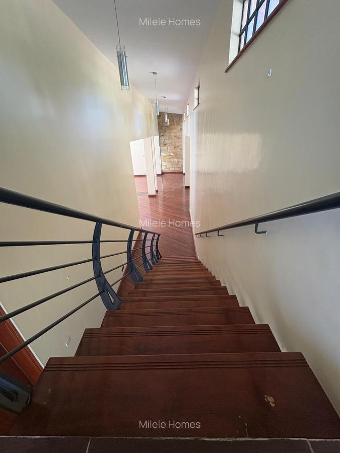 4 Bed Villa with En Suite at Eagle Park - 11