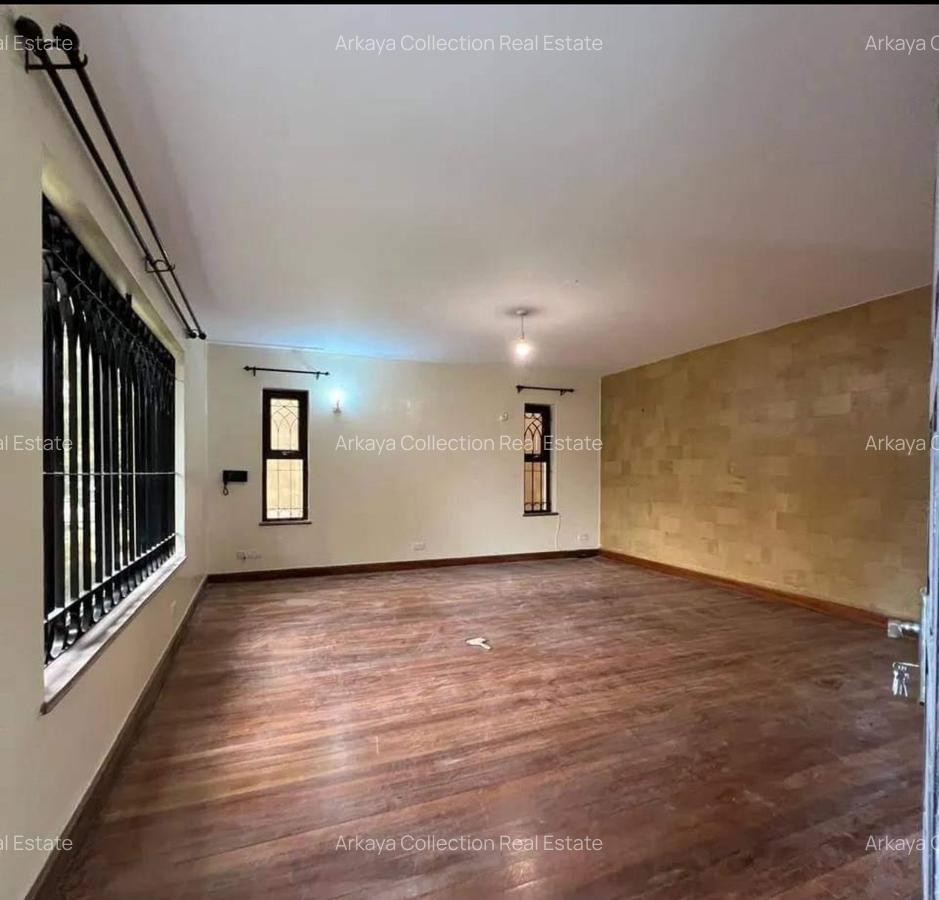 5 Bed Townhouse with En Suite in Lavington - 6