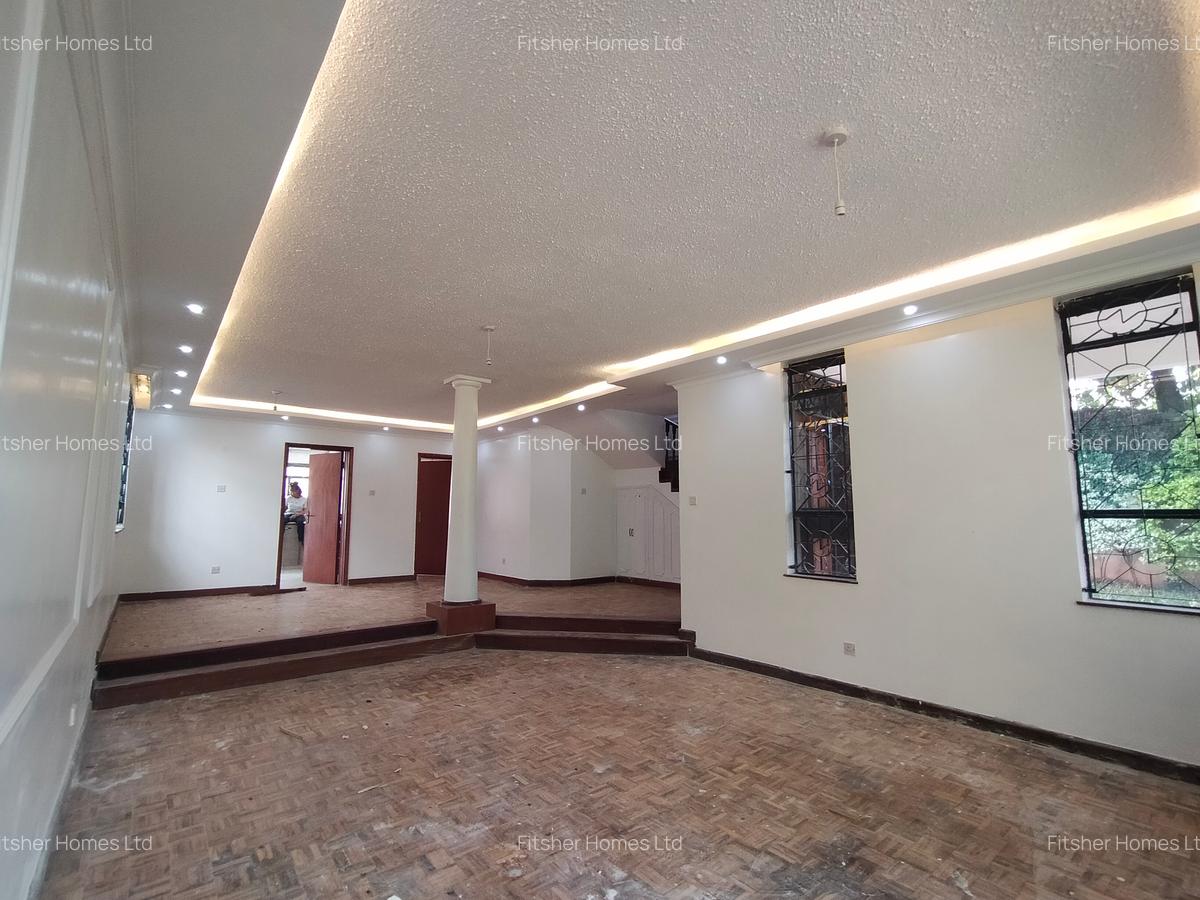 4 Bed House with En Suite in Lavington - 8