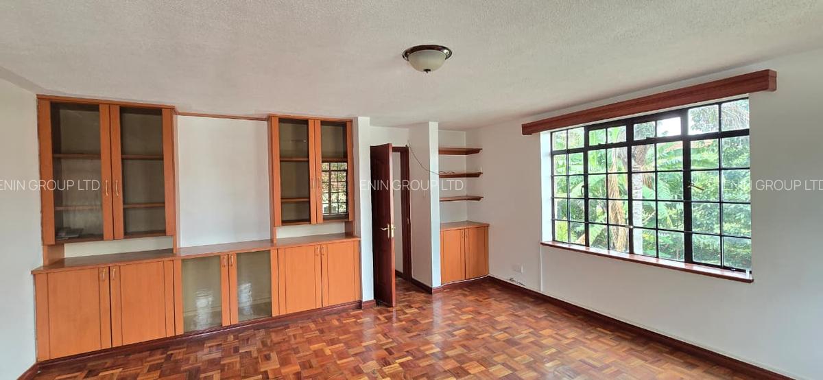 5 Bed Townhouse with En Suite in Lavington - 10
