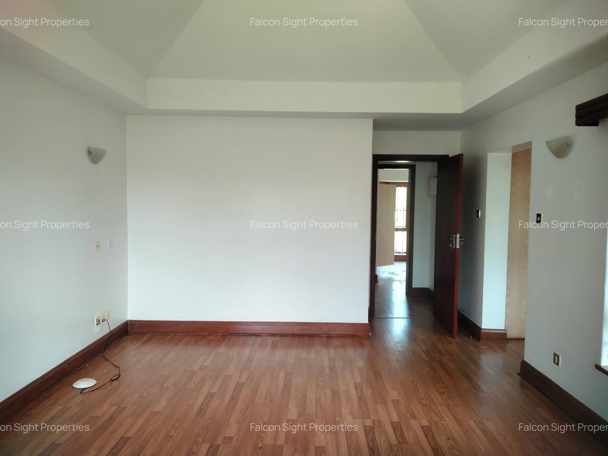 5 Bed Townhouse with En Suite at Few Minutes Drive To Gigiri - 7