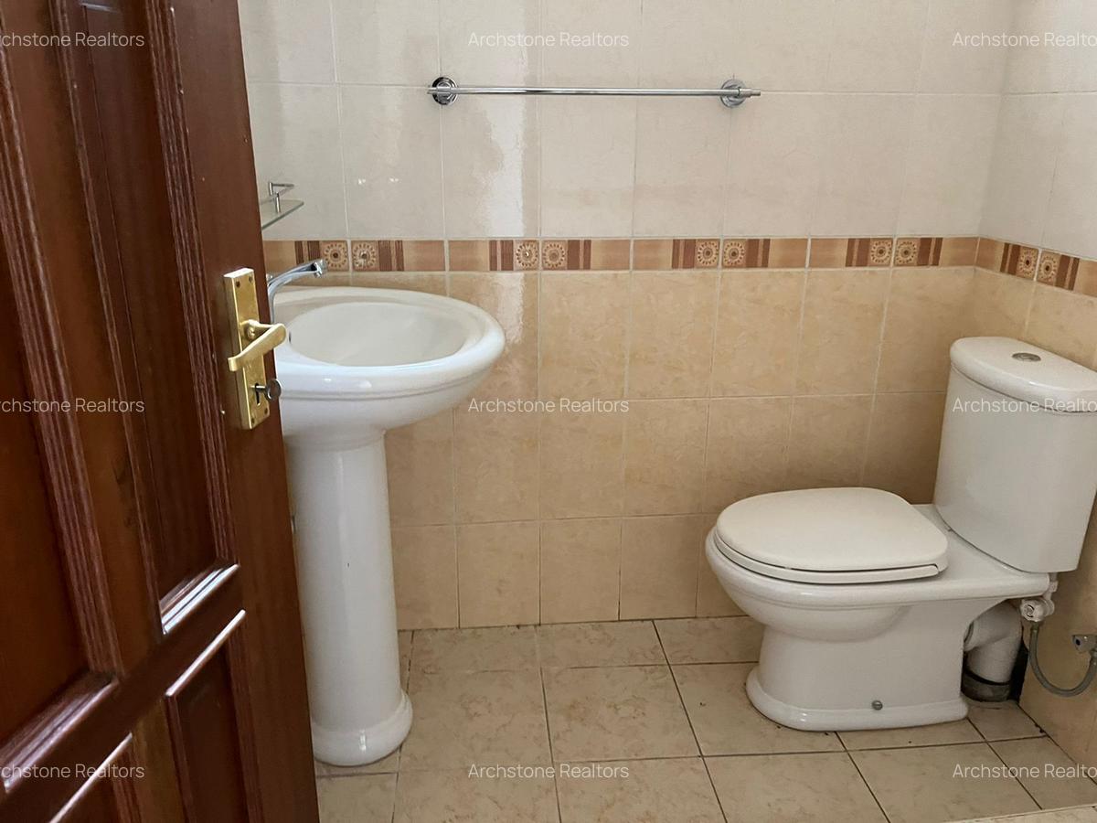 5 Bed House with En Suite in Lavington - 18