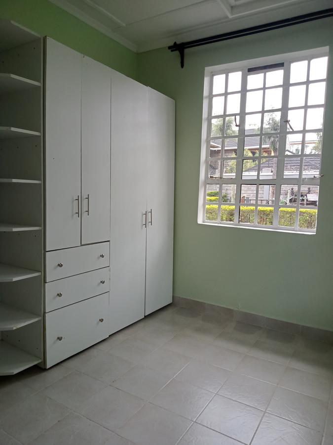 3 Bed House in Garden Estate - 12