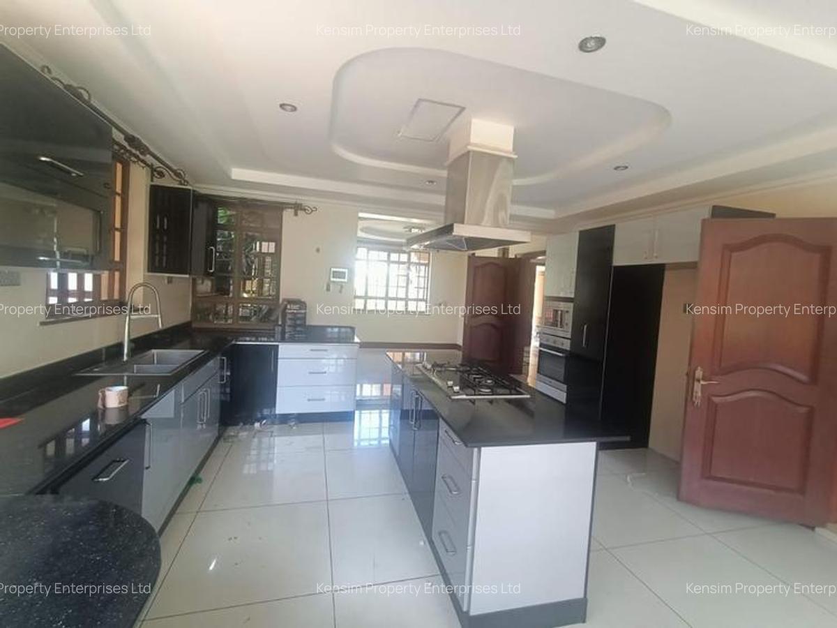 5 Bed House with En Suite in Runda - 4