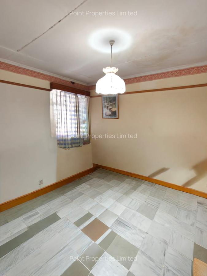 3 Bed House with En Suite in Donholm - 7