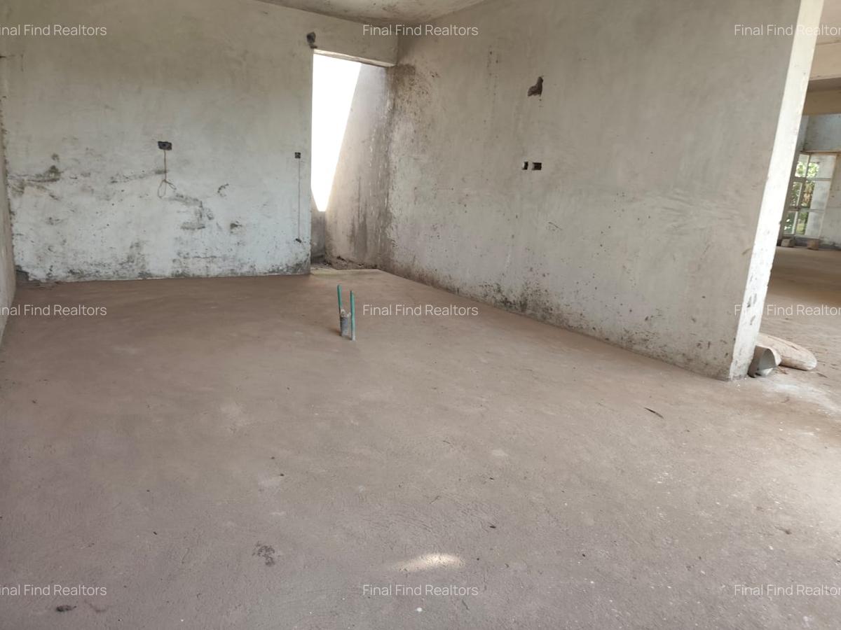 5 Bed House with En Suite in Runda - 9