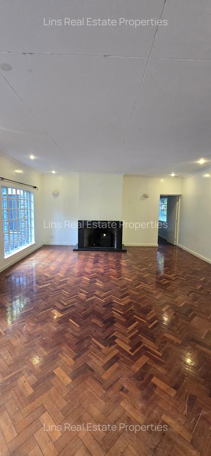 4 Bed House with En Suite in Lavington - 6