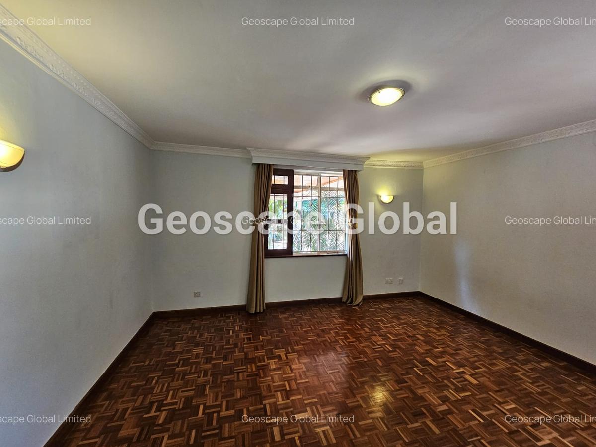 4 Bed House with En Suite in Runda - 3