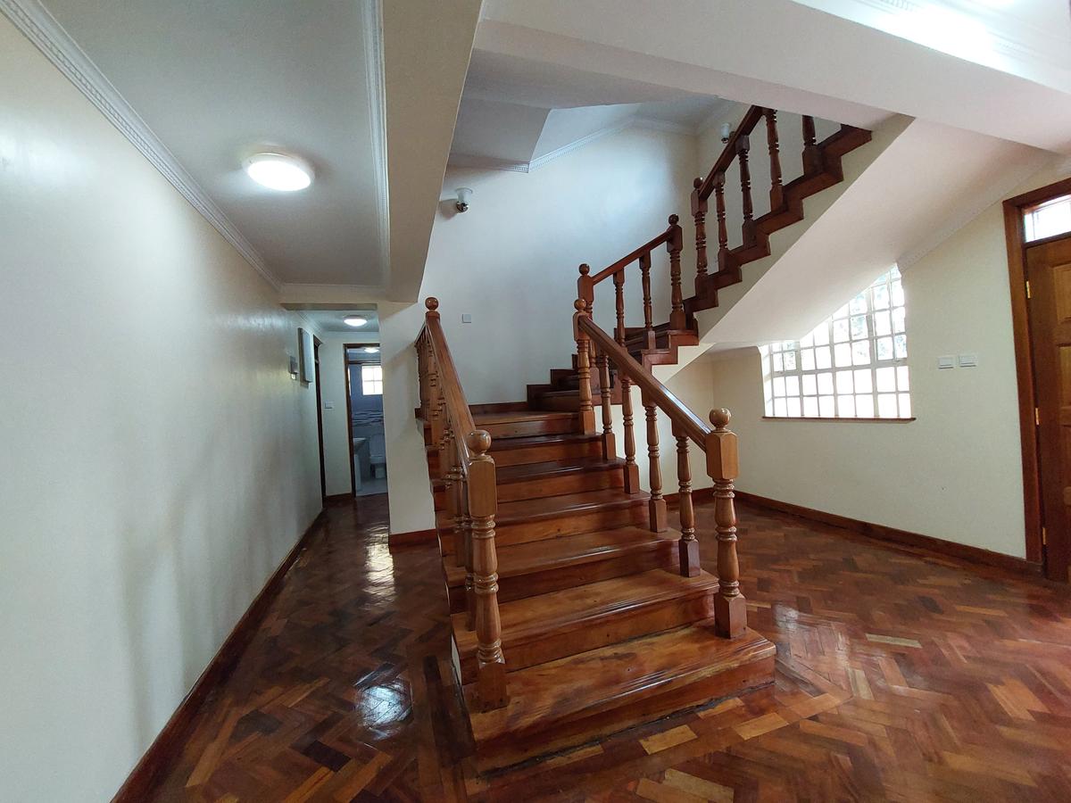 6 Bed Townhouse with En Suite at Lavington Road - 11