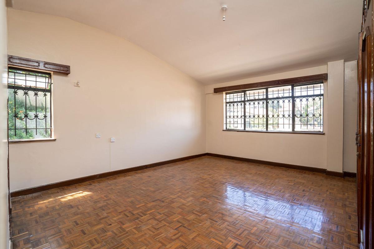 5 Bed House with En Suite in Westlands Area - 15