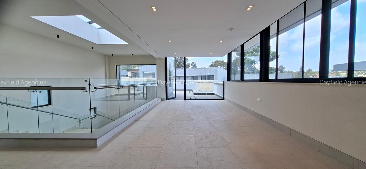 5 Bed House with En Suite at Off Grevillea Grove - 4