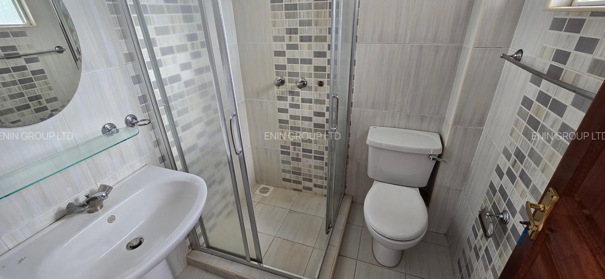 4 Bed Townhouse with En Suite at Rosslyn Garden - 15
