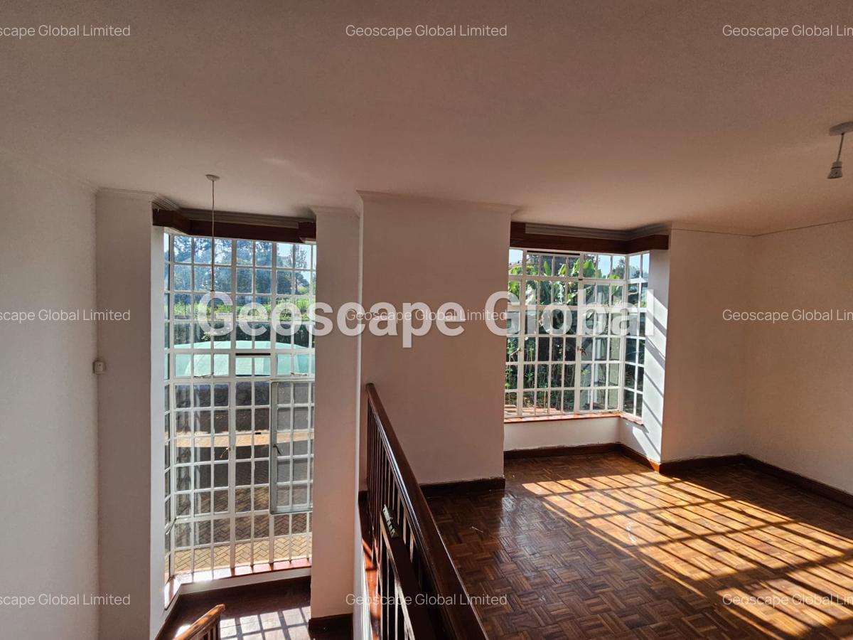 4 Bed House with En Suite in Rosslyn - 19