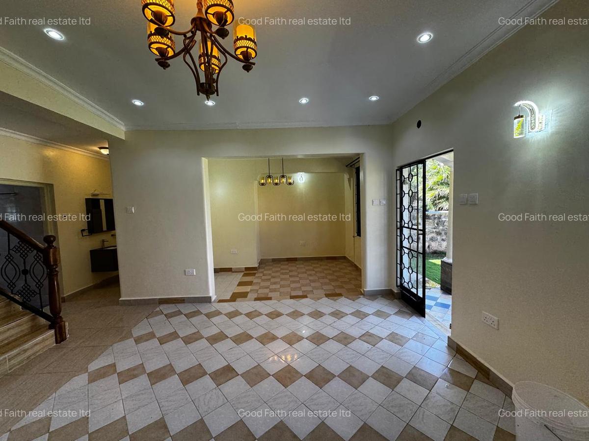 4 Bed Townhouse with En Suite in Karen - 5