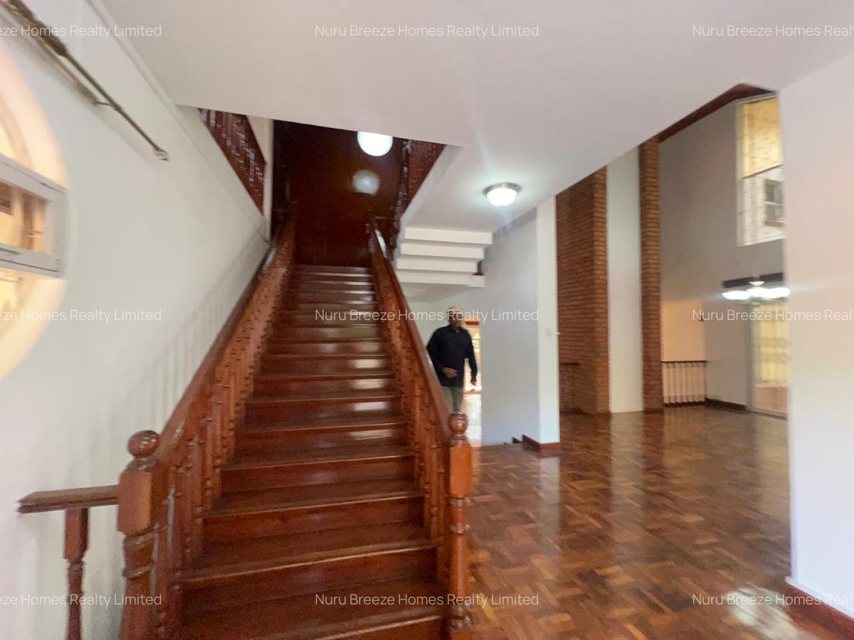 4 Bed House with En Suite in Runda - 3