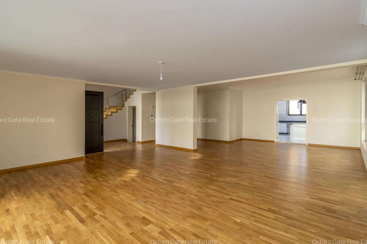 5 Bed House with En Suite in Lavington - 2