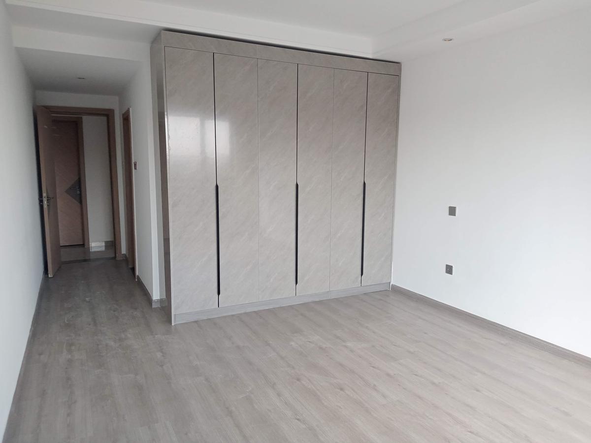 3 Bed Apartment with En Suite in Riverside - 15