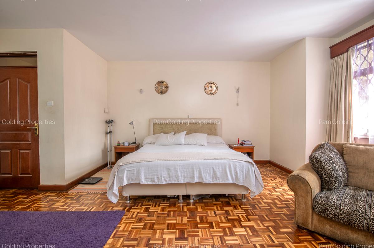 4 Bed Apartment with En Suite at Brookside - 10