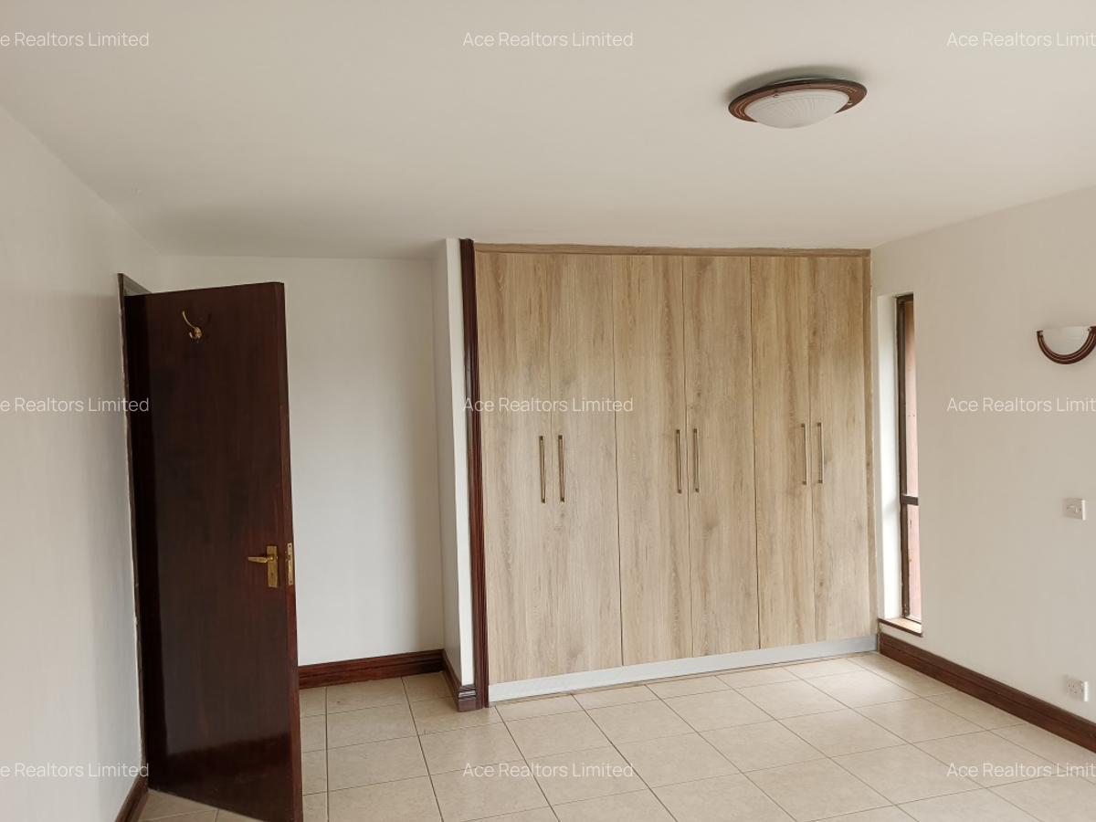 3 Bed Apartment with En Suite at Lantana Road - 12