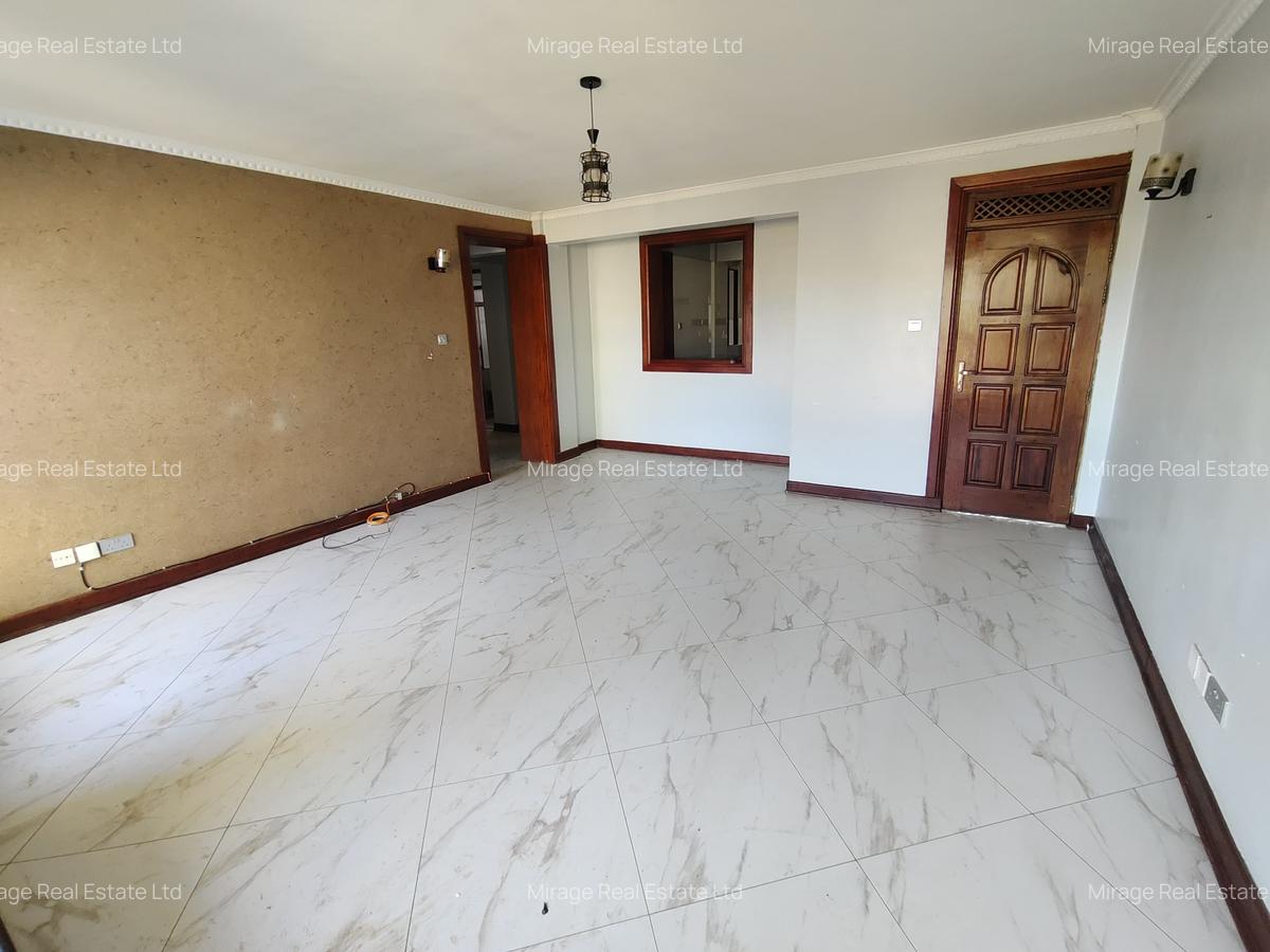 3 Bed Apartment with Gym in Garden Estate - 5