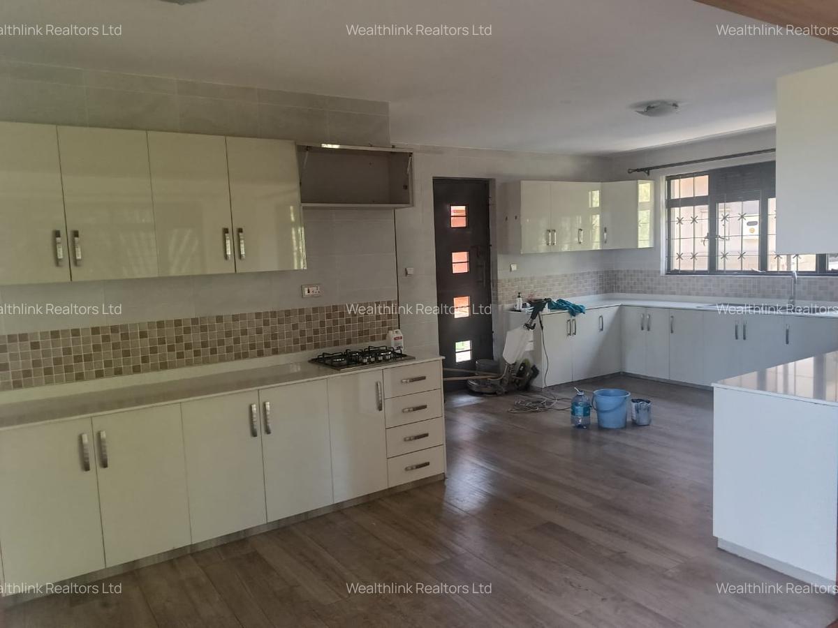 5 Bed Townhouse with En Suite at Runda - 7