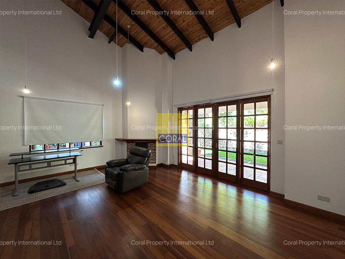 3 Bed Apartment in Nyari - 15