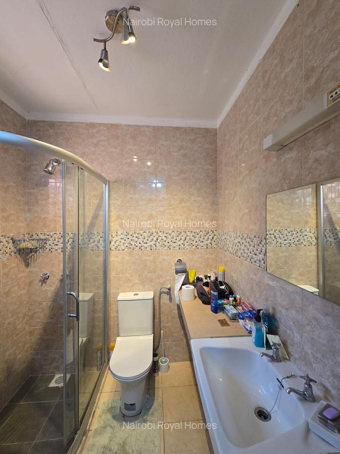 4 Bed House with En Suite at Loresho Road - 16