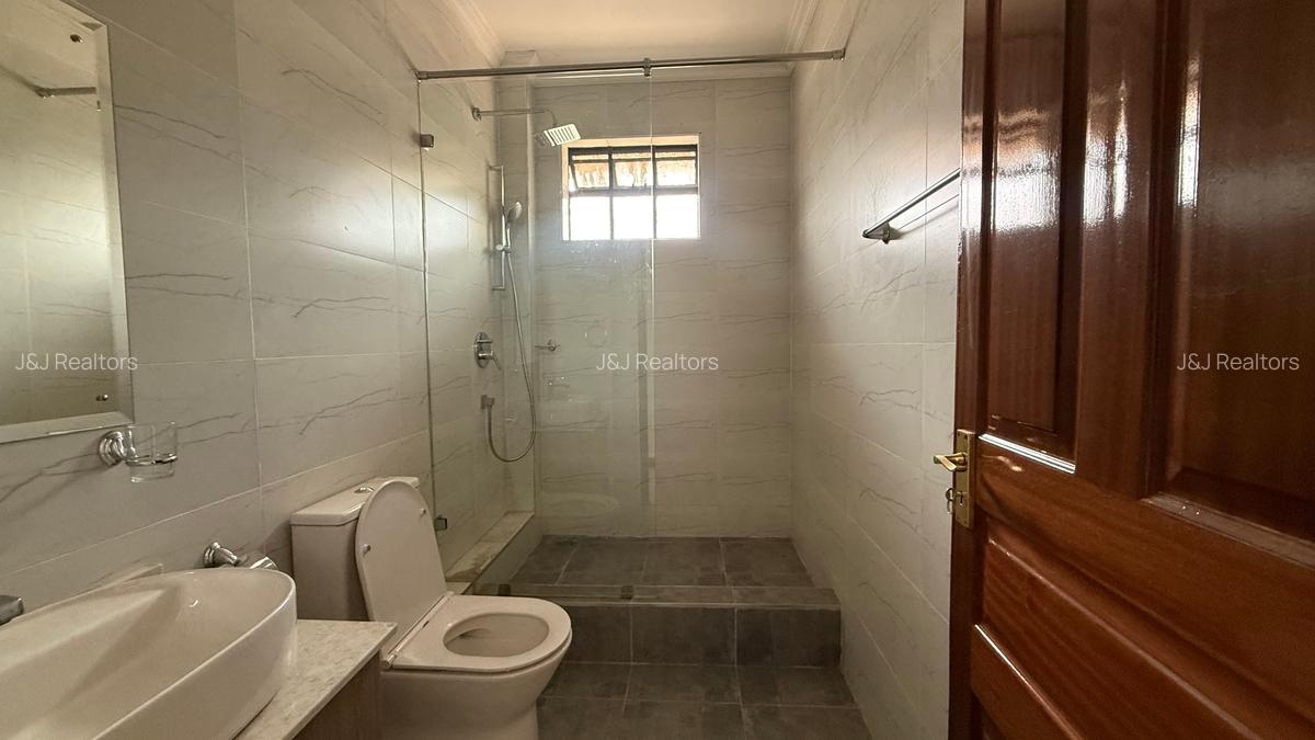 4 Bed Apartment with En Suite in Riverside - 13