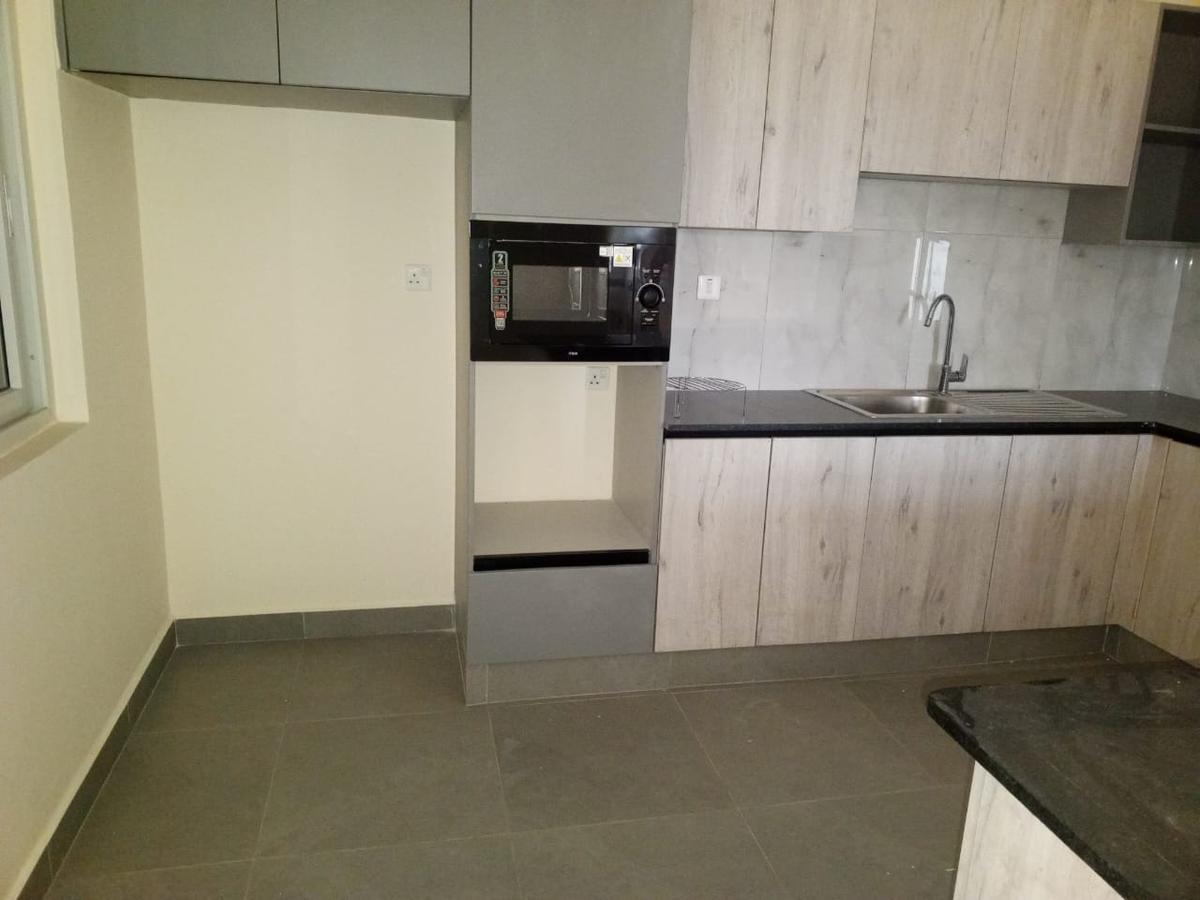 2 Bed Apartment with En Suite at 4 Ave - 9