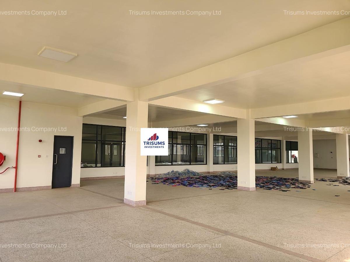 7,209 ft² Warehouse with Fibre Internet in Industrial Area - 3