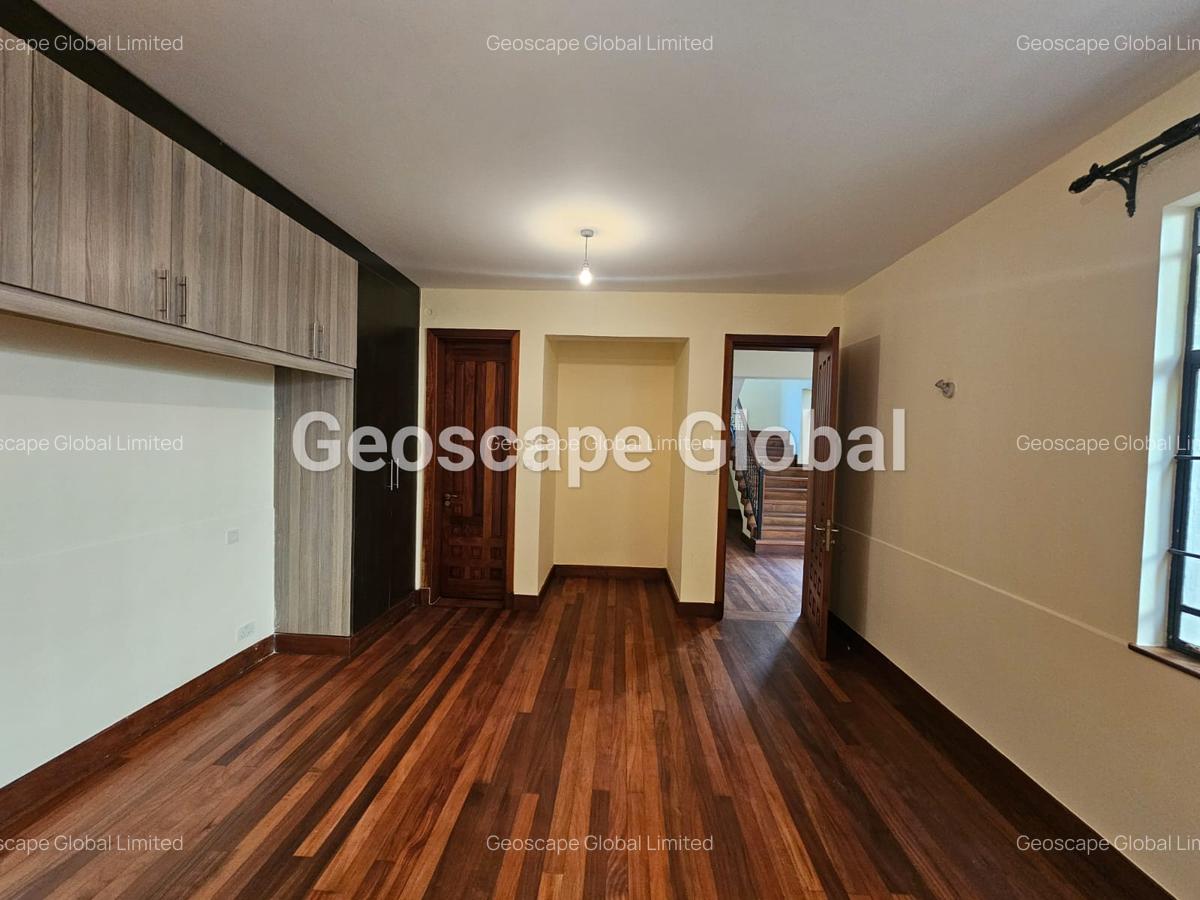 5 Bed Townhouse with En Suite in Lavington - 7