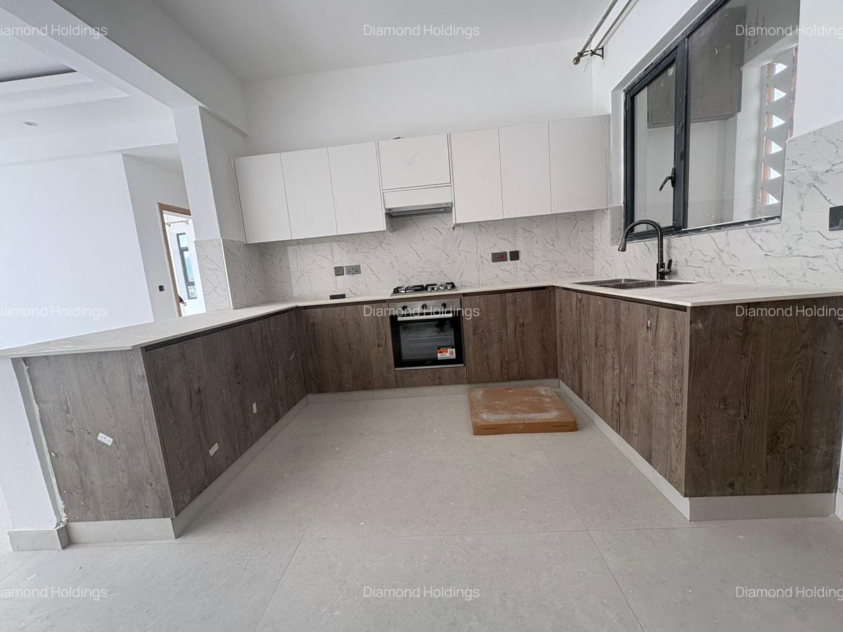 2 Bed Apartment with En Suite at Brookside - 2