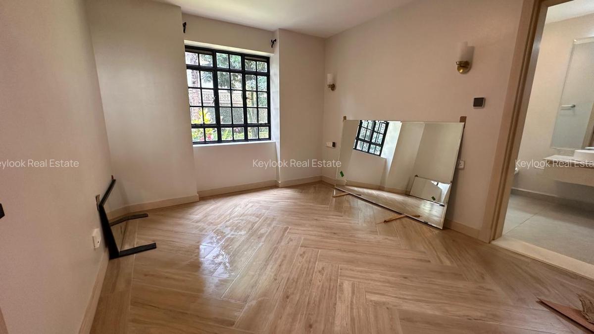 6 Bed Townhouse with En Suite at Lavington Green - 13