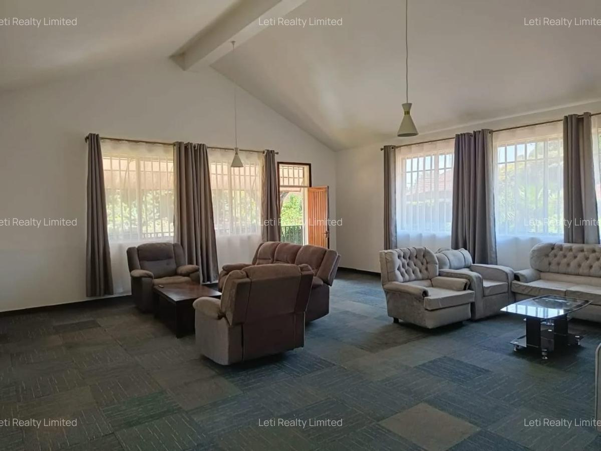 5 Bed House with En Suite in Nyari - 9