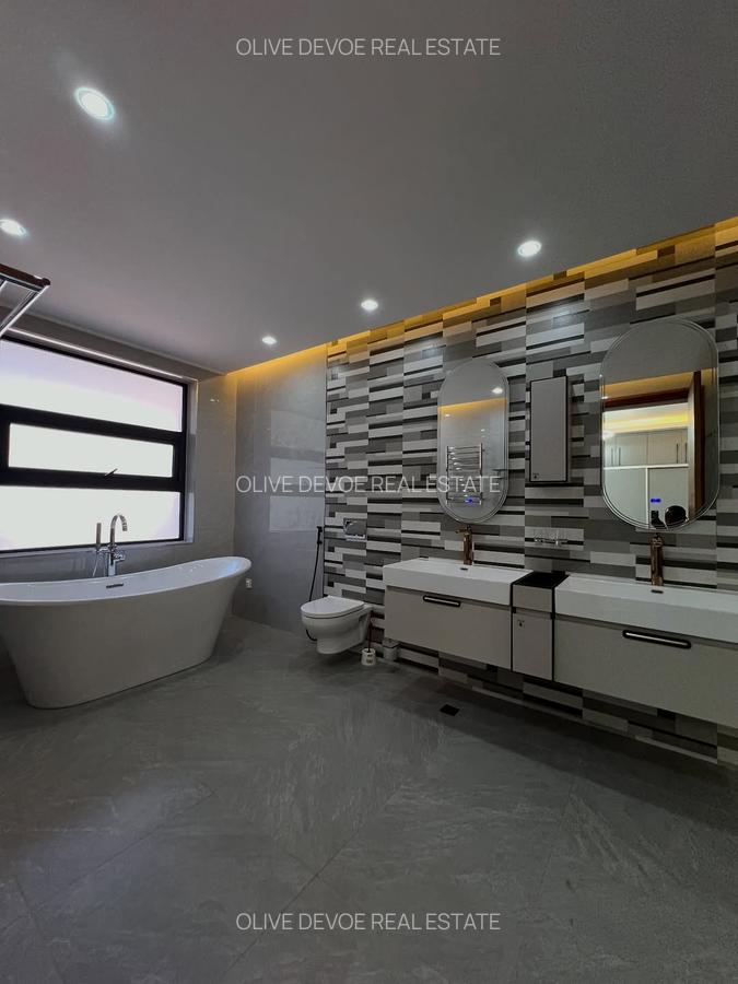 5 Bed House with En Suite in Runda - 10