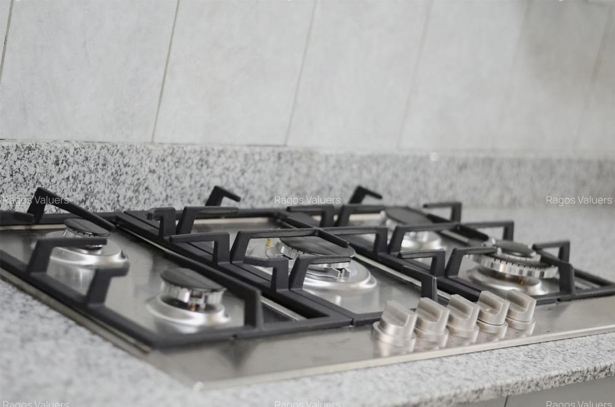 4 Bed Townhouse with En Suite at South C - 12