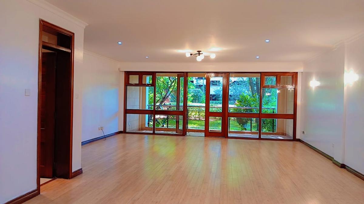 3 Bed Apartment with En Suite in Riverside - 4