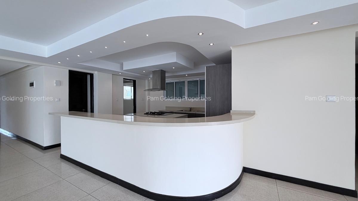 3 Bed Apartment with En Suite at Riverside Gardens - 16