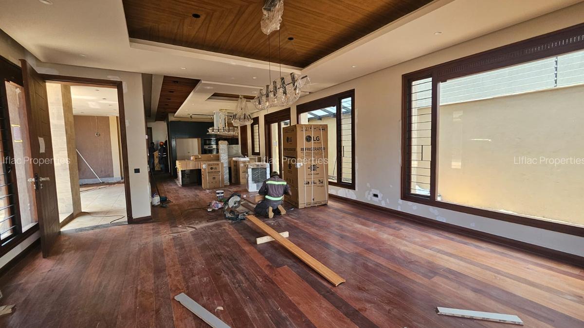 5 Bed House with En Suite in Runda - 3