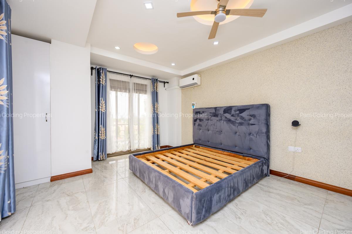 Serviced 2 Bed Apartment with En Suite at 1St Avenue - 9