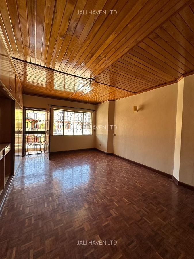 5 Bed Townhouse with En Suite in Lavington - 13